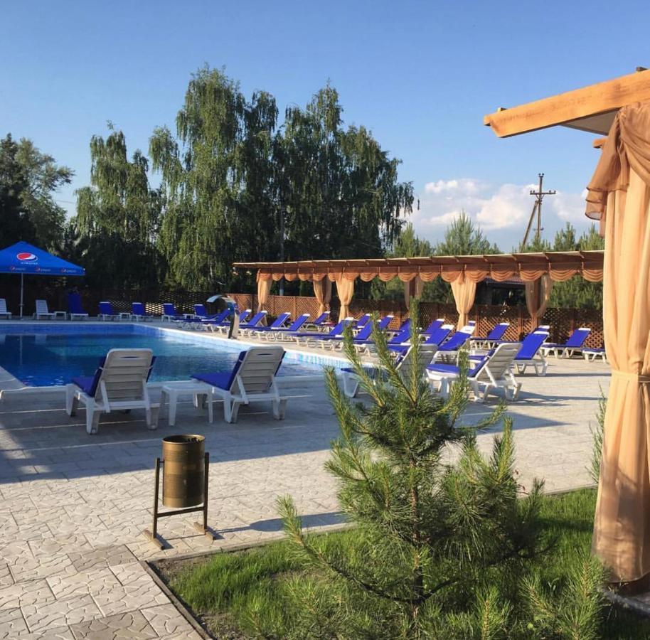 נובומוסקובסק Relax Hotel - Restaurant Complex מראה חיצוני תמונה